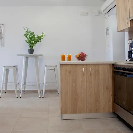 아파트 Agios Petros Apartments