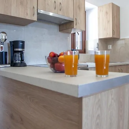 Agios Petros Apartments *