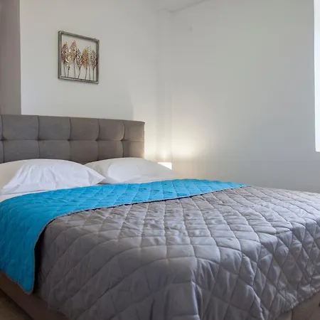 아파트 Agios Petros Apartments